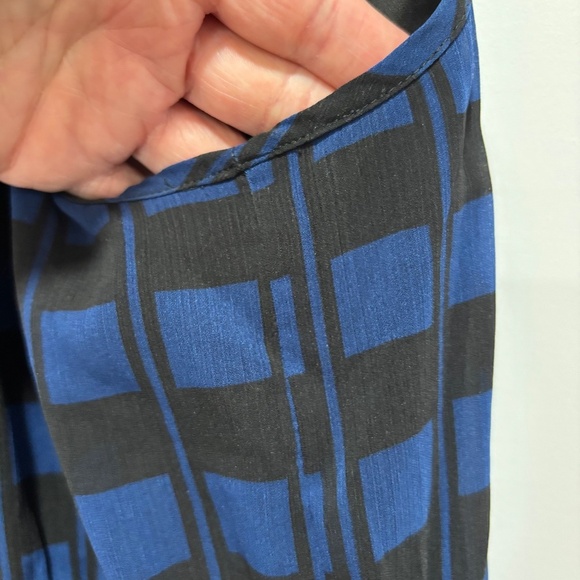 Club Monaco blue and black striped sleeveless lined blouse size M - Picture 5 of 14